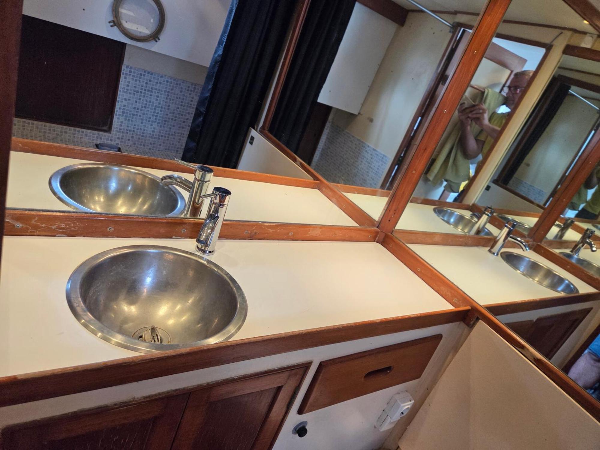 Bateau-hôtel Moment De Legende *