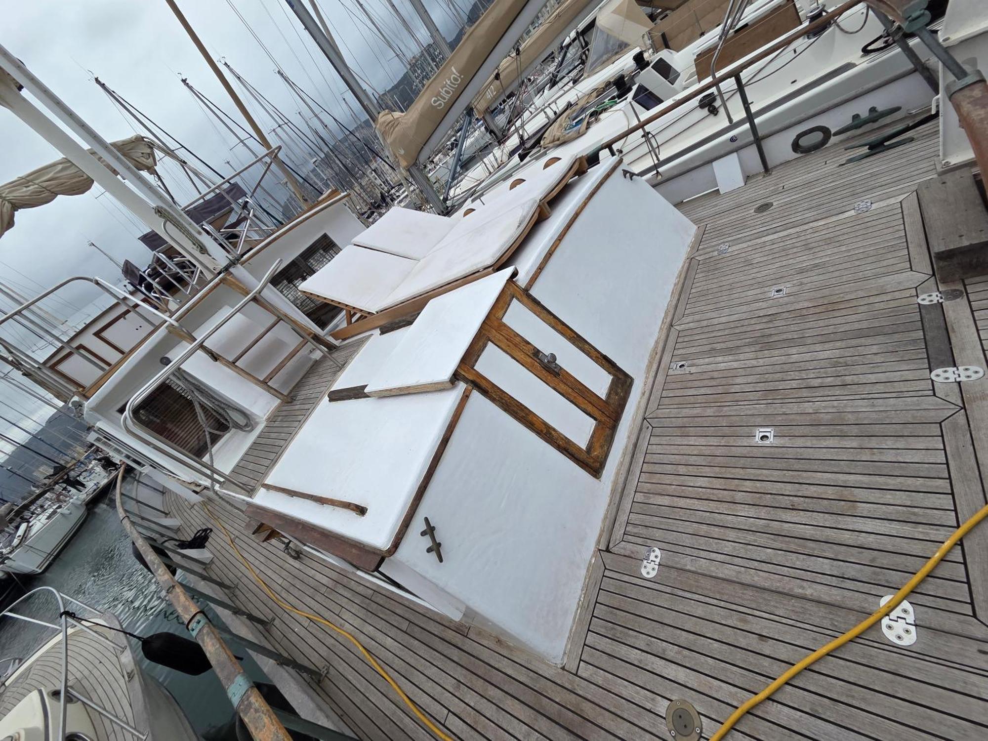 Moment De Legende Botel